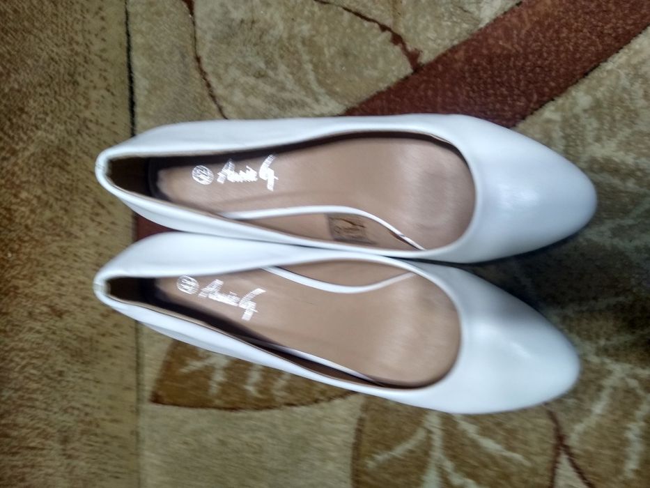 szpilki / czółenka biale rozmiar  42