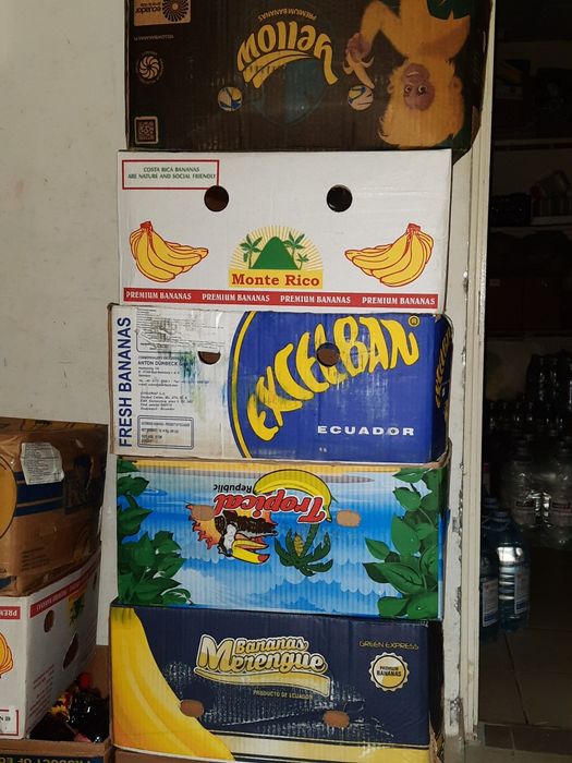 Ящики бананові та пластикові