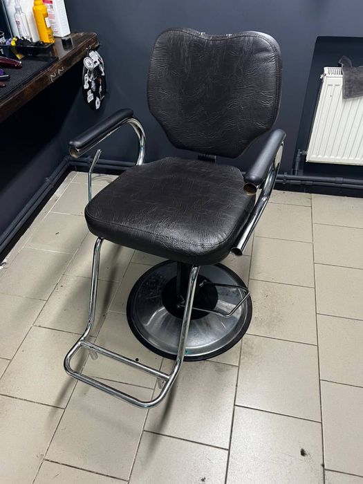 Перукарське крісло коричневе метал барбер шоп