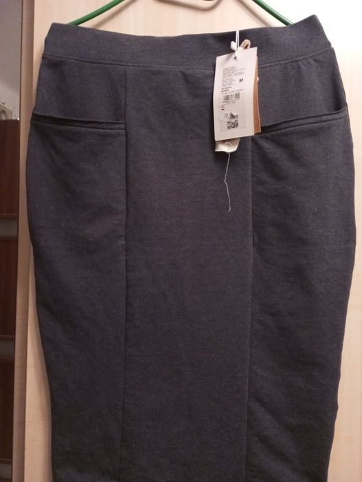 Piękna spódniczka nowa z dzianiny