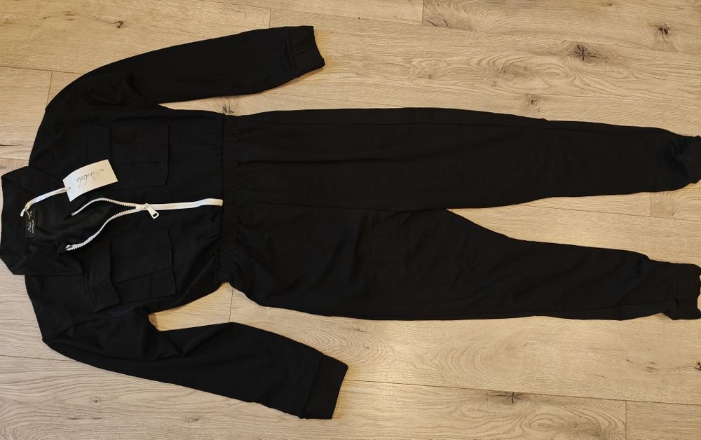 Świetny dresowy kombinezon