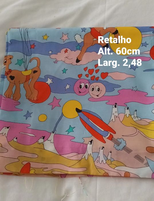 Cortinado bege com flores