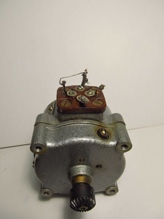 Двигатель РД-09 реверсивный однофазный