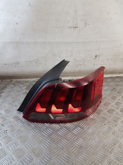 Lampa Prawa Tył Wkład 9817299580 Peugeot 301 Sedan 18R- Europa