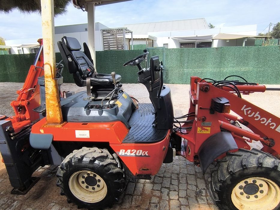 Retroescavadora Kubota r420alpha