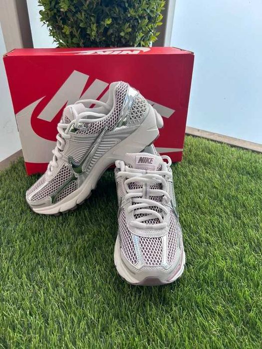 Nike Zoom Vomero 5 trainers