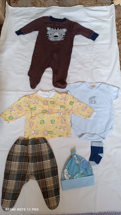 пакетом одежда для новорожденных. Детская одежда, Вещи.