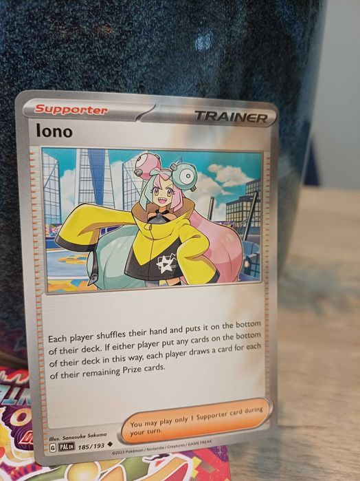 Carta Pokémon Iono #185