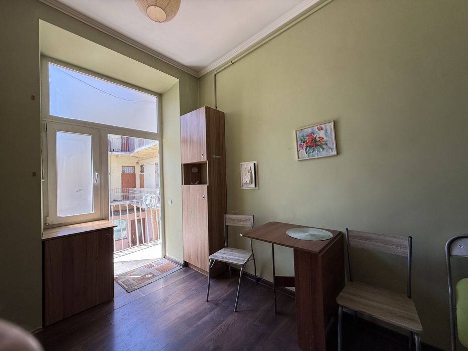 1кімнатна квартира на довготривалий термін біля МедІнституту (власник)