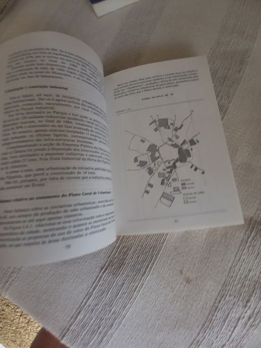 Livro sobre a Arquitetura da cidade de Évora