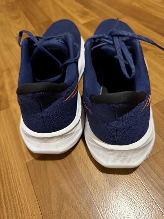 Чоловічі кросівки для бігу ASICS Versablast 4