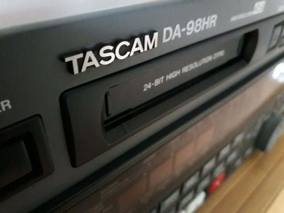 Tascam da-98hr 24-bit аудио-видео рекордер (запчасти)