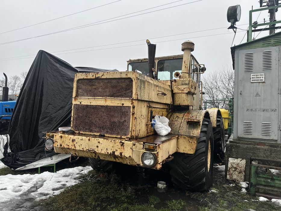 Трактор К701 під ремонт двигуна