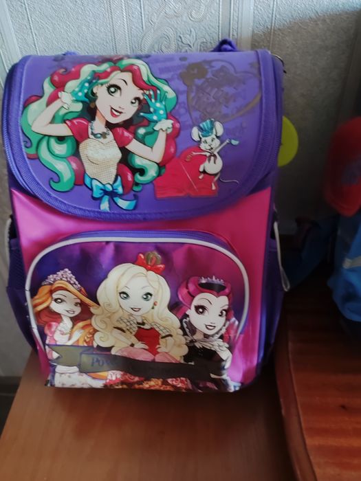 Рюкзаки шкільні 1-4 класс