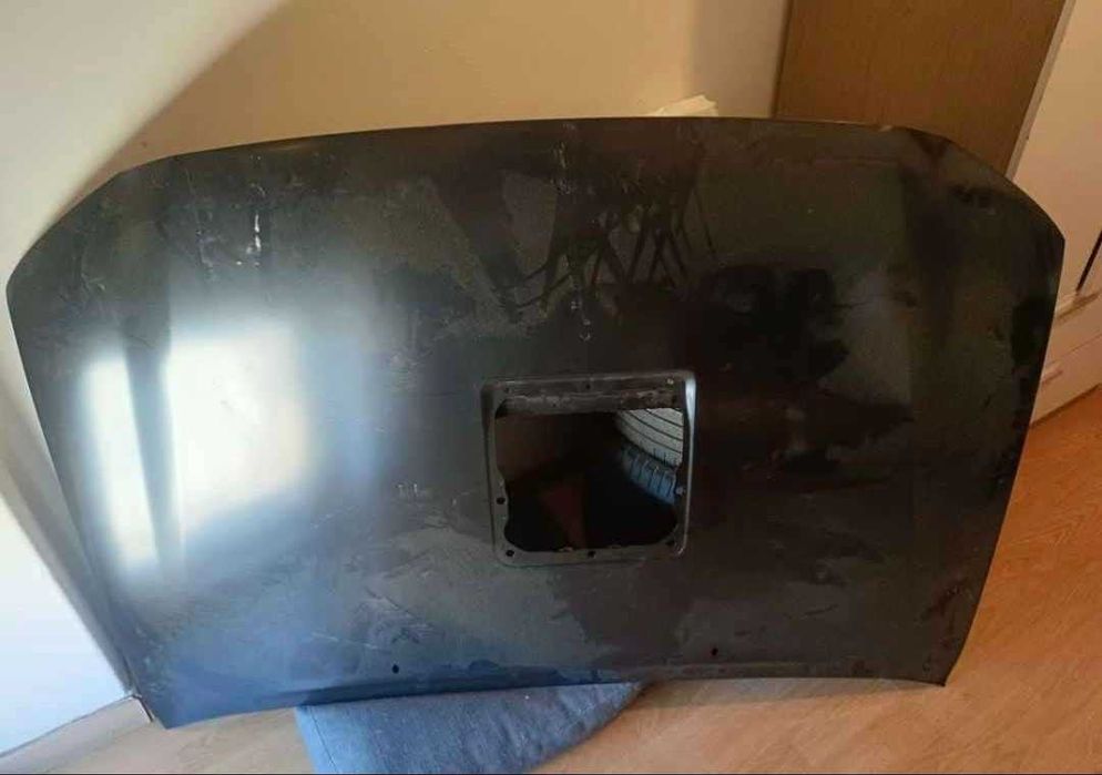 Capô de Hilux preto
