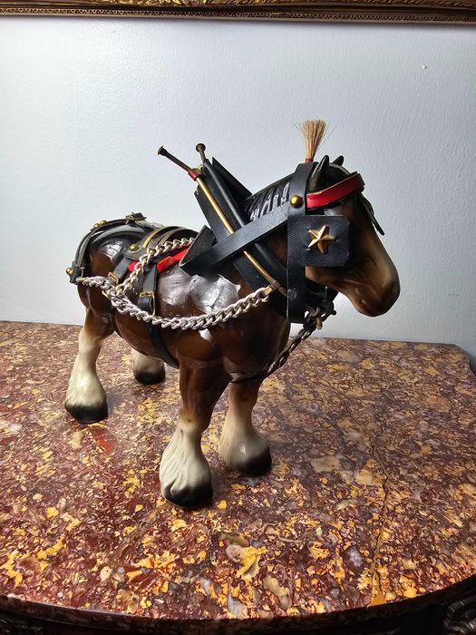 Duży piękny ceramiczny koń "Duchy pottery" z uprzężą Anglia 26 cm