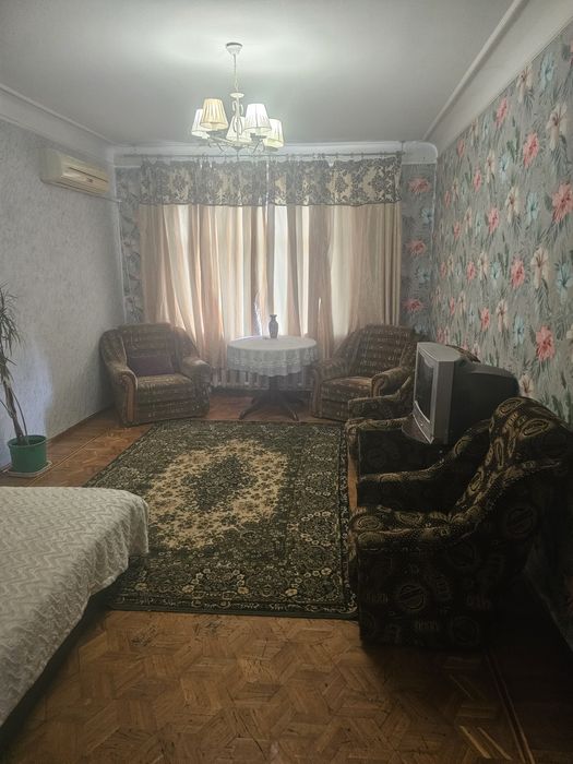 СДАМ ПОСУТОЧНО2к.в центре в парке Бабаева