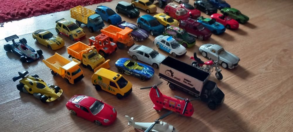 40 carrinhos  brinquedos