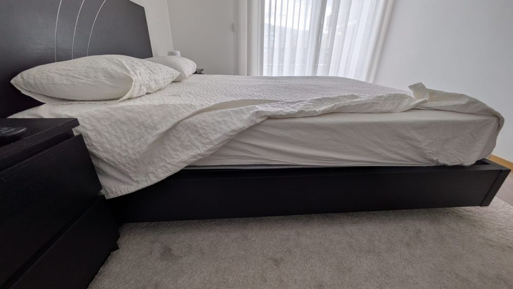 cama-casal-e-mesas-de-cabeceira-vila-ch-codal-e-vila-cova-de-perrinho