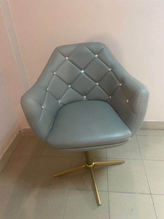 Eleganckie krzesło kosmetyczne glamour