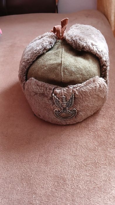 Czapka zimowa z orzełkiem