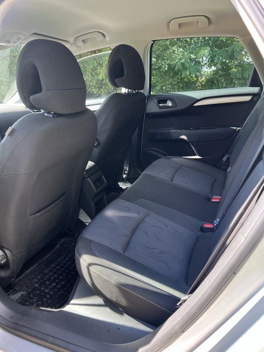 CITROËN C4 HATCHBACK 1.6 BENZYNA | 2010 | 251 000 KM | Klimatyzacja | Czujniki Parkowania