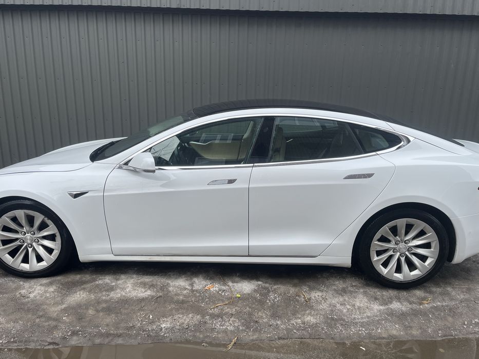 продам Tesla s 2017року