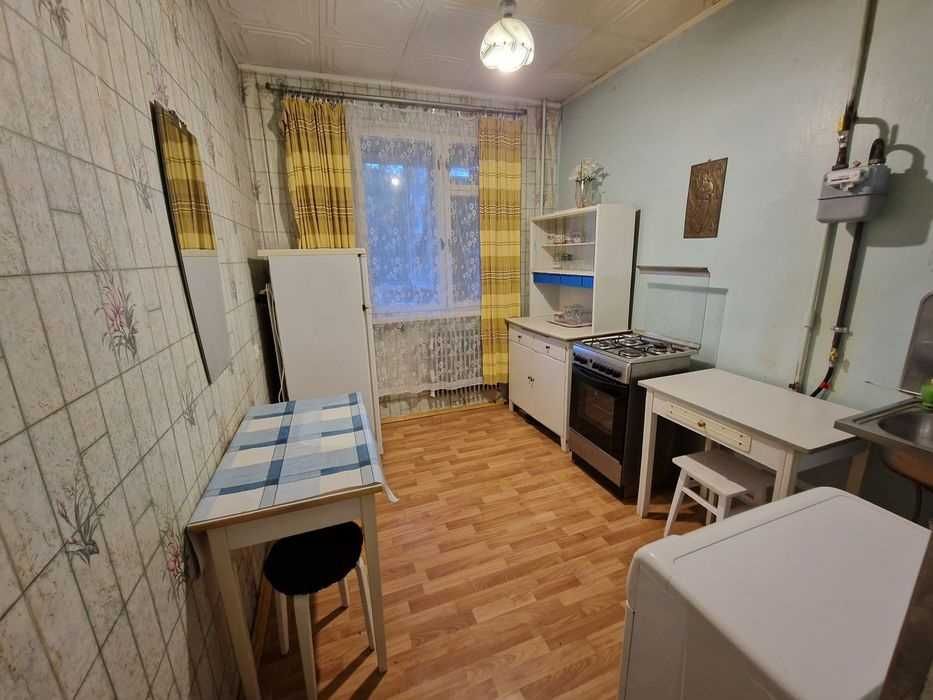 V Продам  1 комнатную квартиру на Салтовке 535А м-н по пр-ту Тракторостроителей