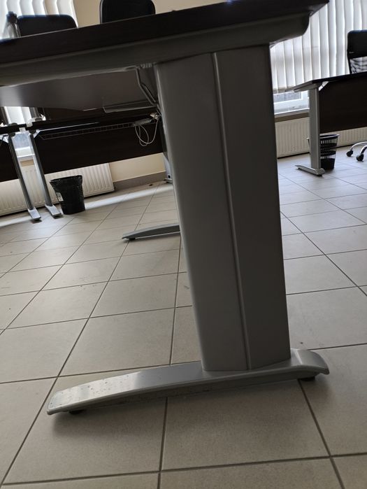 biurko biurowe - solidne i eleganckie