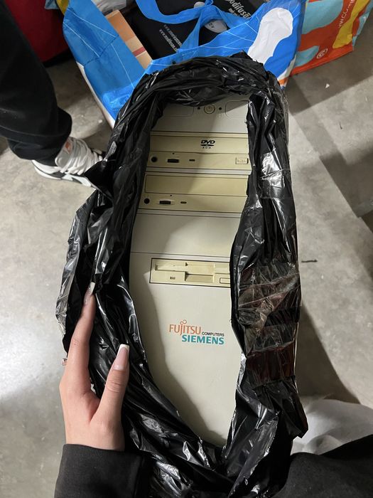 Fujitsu computer444995693571614721
