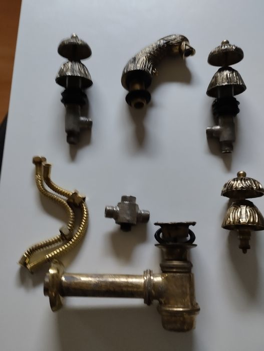 Torneiras antigas em latão