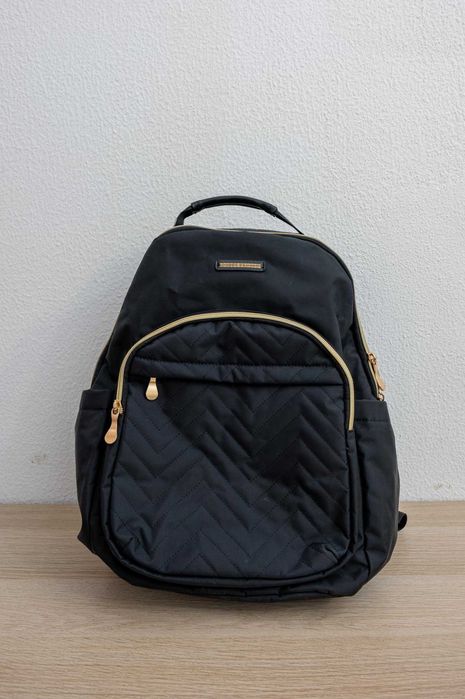Mochila nova, de tamanho medio