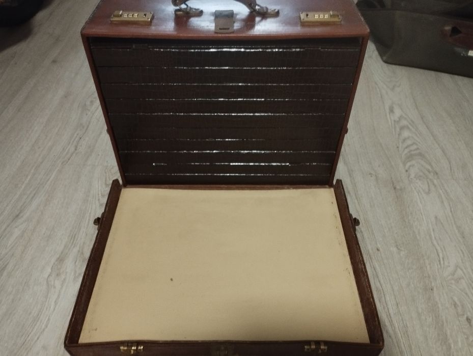 Antiga mala de ourivesaria