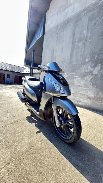 Продається скутер Piaggio carnaby 200 2009