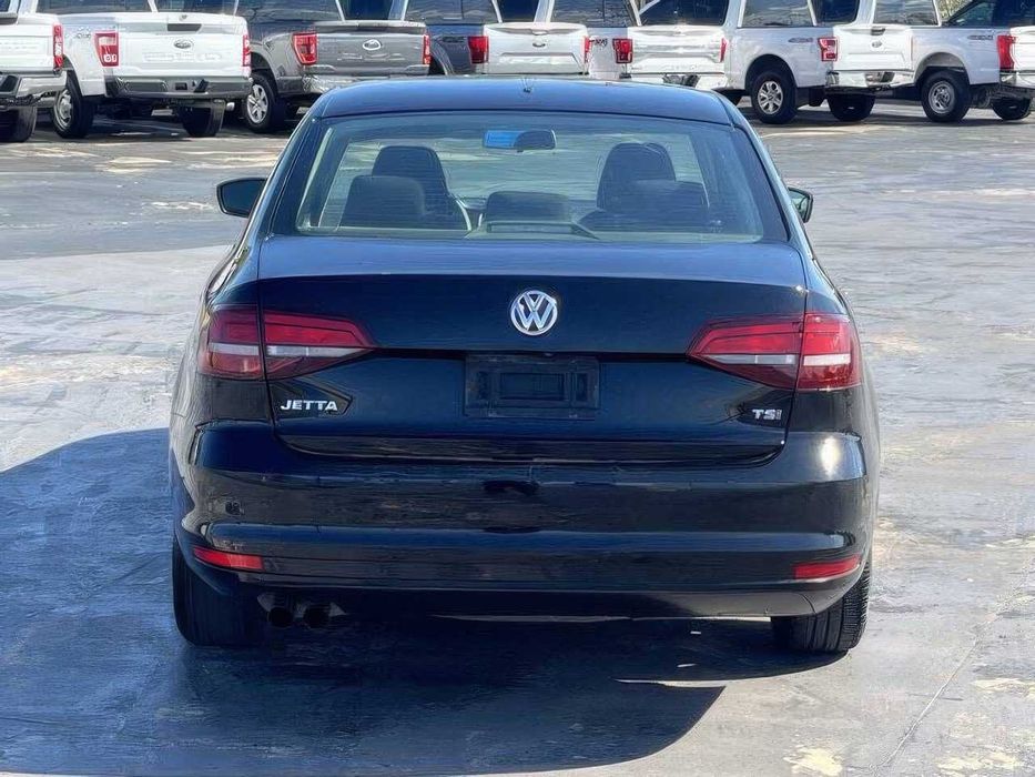 Volkswagen Jetta      2018