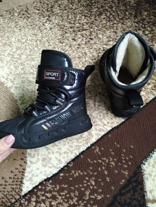 Продам зимові ботінки