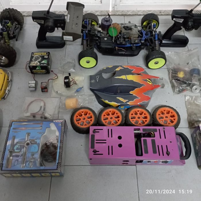 Conjunto de carros telecomandados a gasolina