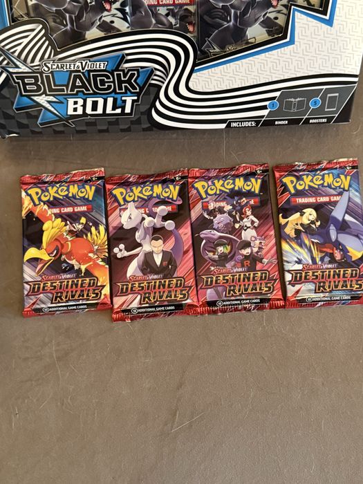 ETB e Binder Black Bolt mais 4 packs destined Rivals