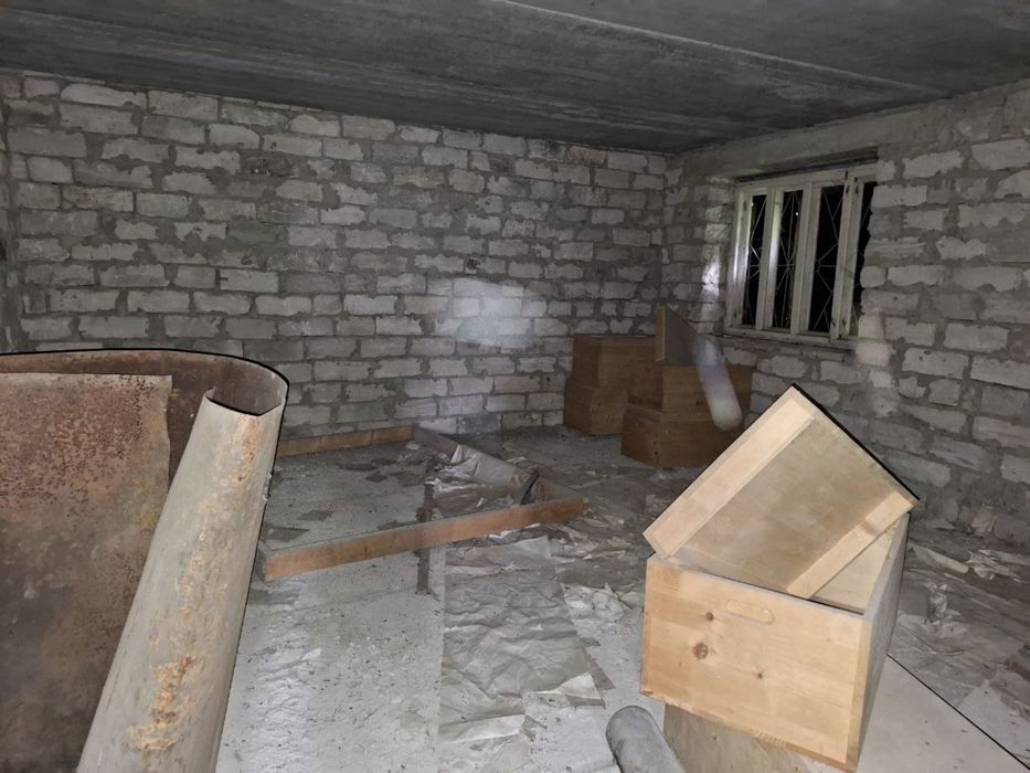 Двухэтажный дом с монсардой и гаражем внутри