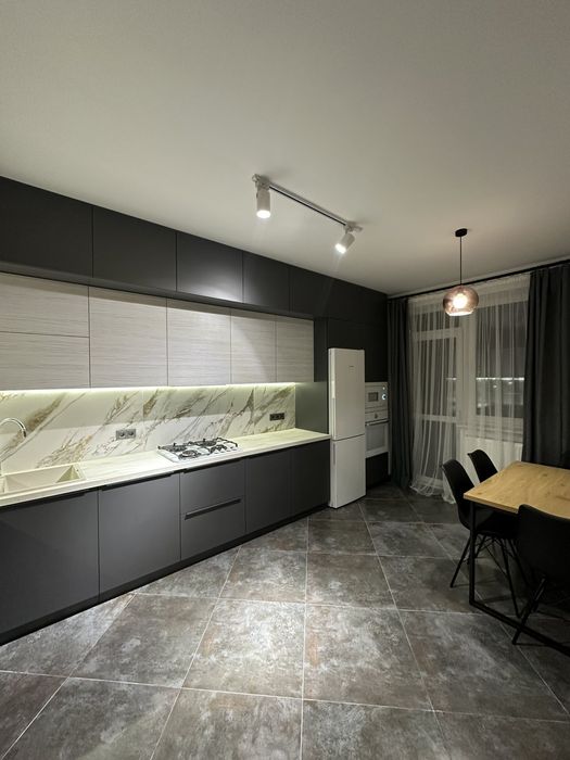 Оренда 3-кімнатної квартири на Стрийській