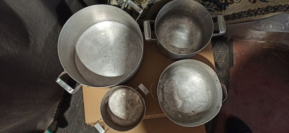 Кастрюли алюминиевые, эмаллированые