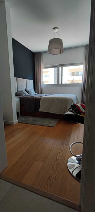 Excelente T2 com Grande Terraço, Piscina e 2 Lugares de Garagem