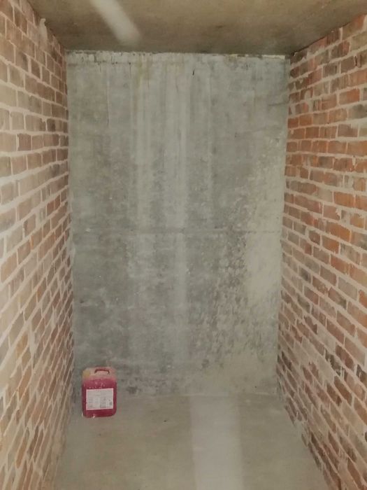 здаю в оренду підвал є електрика 220V Львів вул Надійна комірка 5.7м²