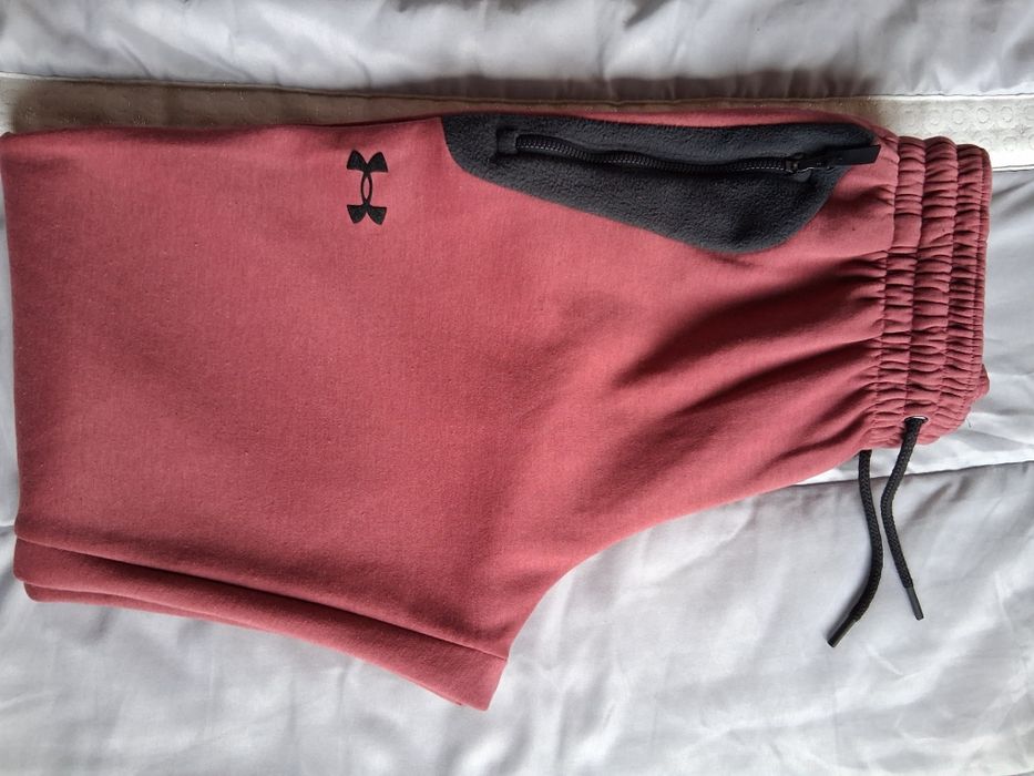 Calças desportivas Under Armour.