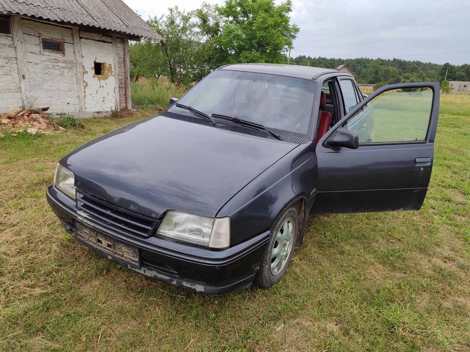 Капот Opel Kadett є весь перед,зад Опель кадет