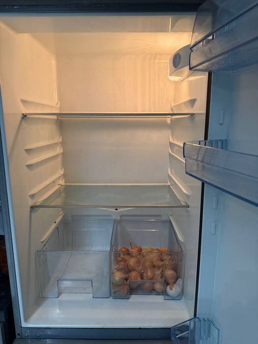 Продам двухкамерный холодильник AEG