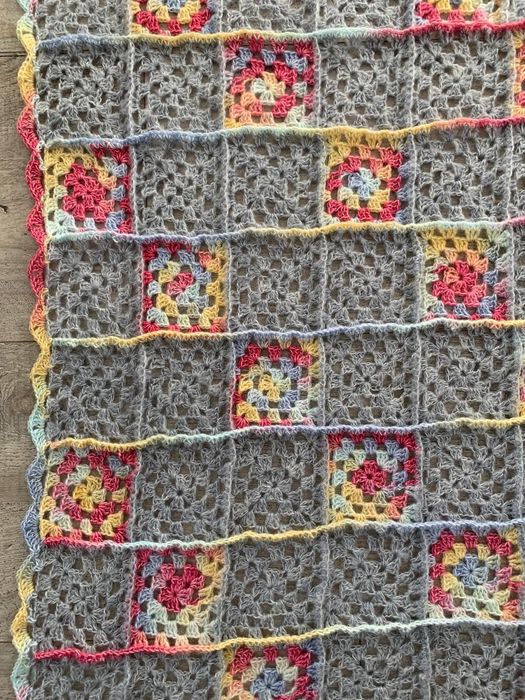 Ręcznie szydełkowany kocyk – nowy, handmade 112x140 cm