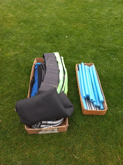 Trampolina ogrodowa 250 cm szer.