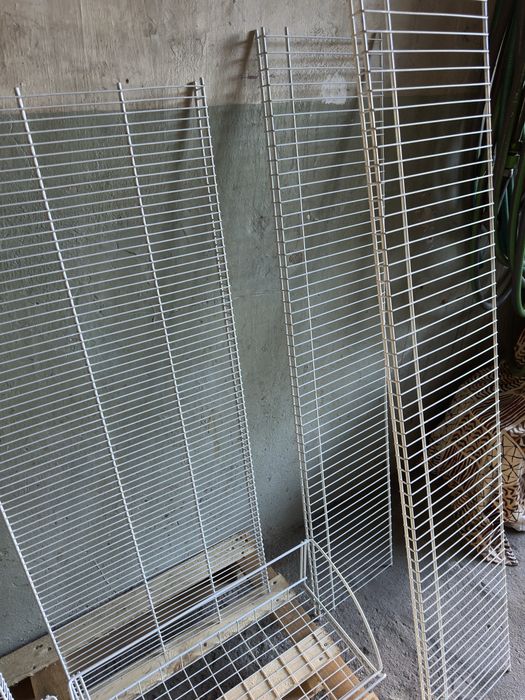 Metalowe półki i kosze ażurowe, system do szafy, spiżarni, garażu