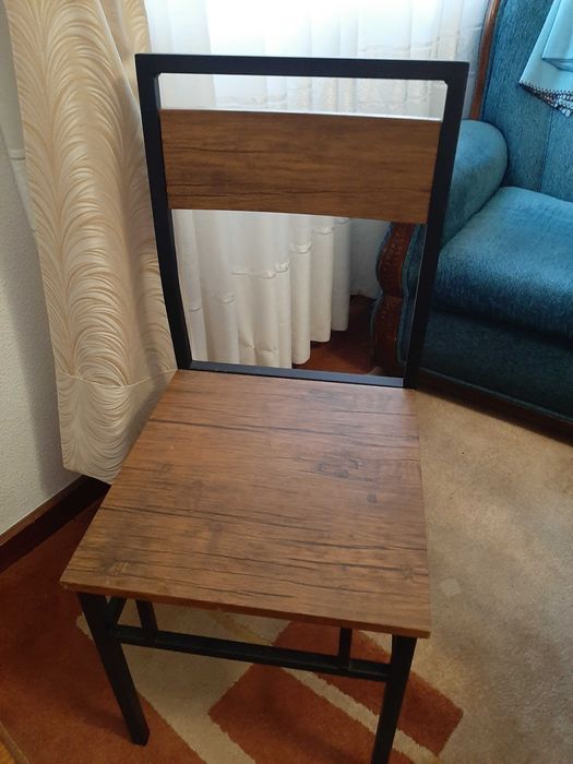 Secretária e cadeira